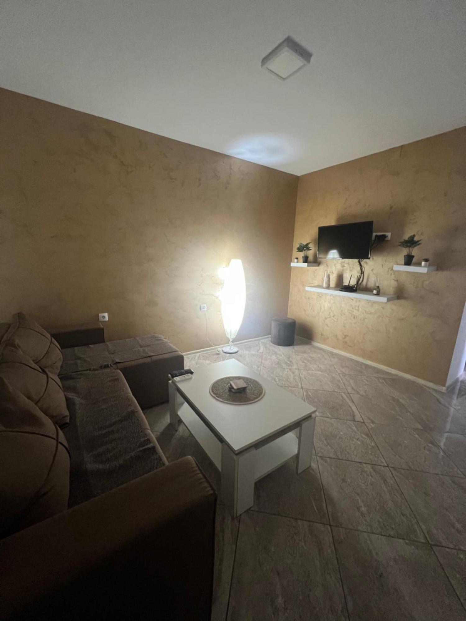 סומבור Aurora Apartment מראה חיצוני תמונה